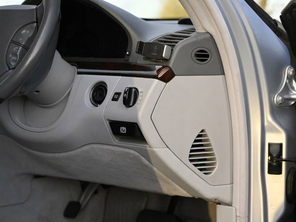 Image 43/50 de Mercedes-Benz S 500 L (2001)