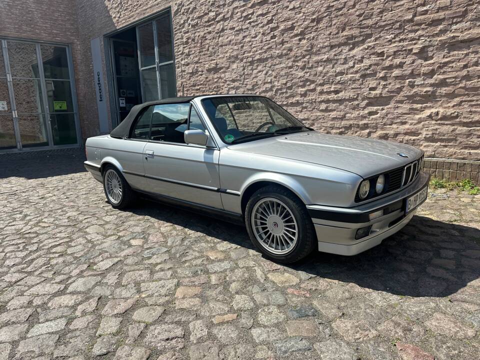 Image 8/29 of BMW 318i (1991)