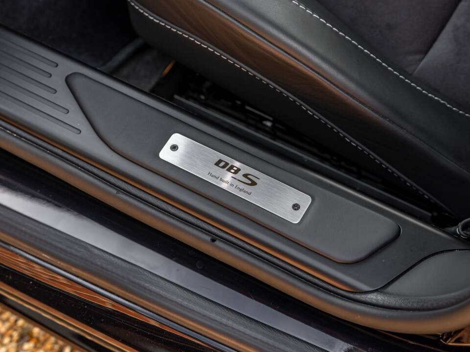 Image 15/77 of Aston Martin DBS (2009)