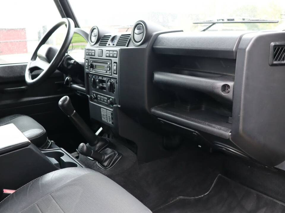 Bild 23/50 von Land Rover Defender 130 Double Cab (2007)