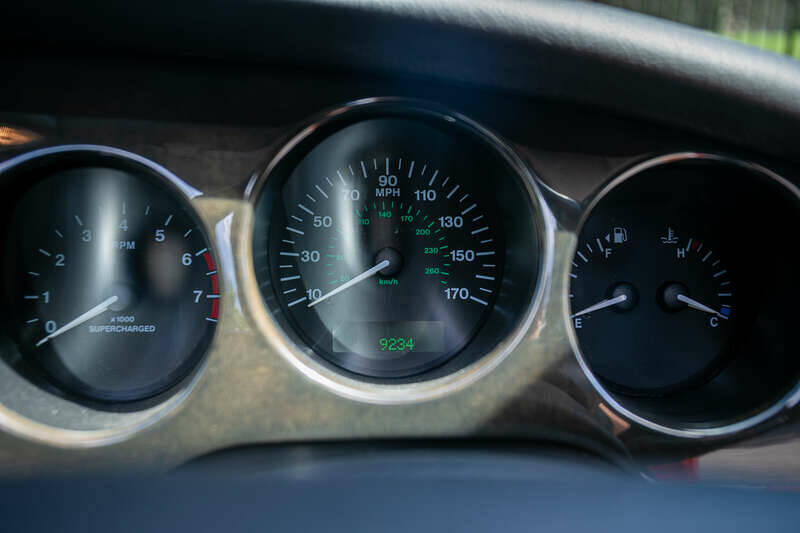 Image 30/33 of Jaguar XK8 4.0 (1999)