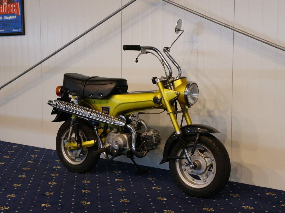 Image 1/25 of Honda ST 50 Dax (1900)