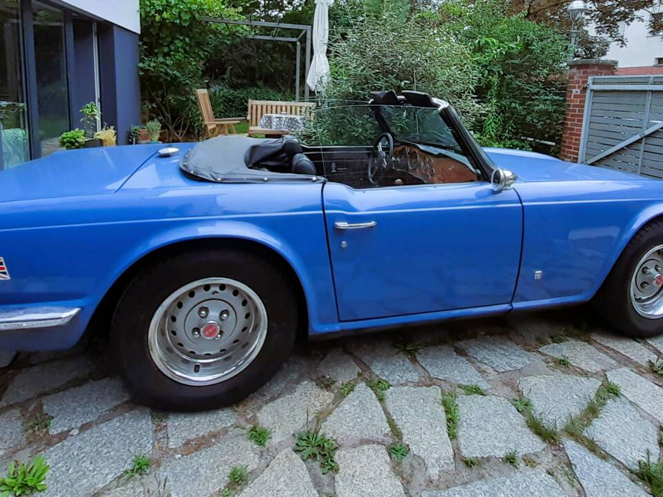 Image 11/51 of Triumph TR 6 (1975)