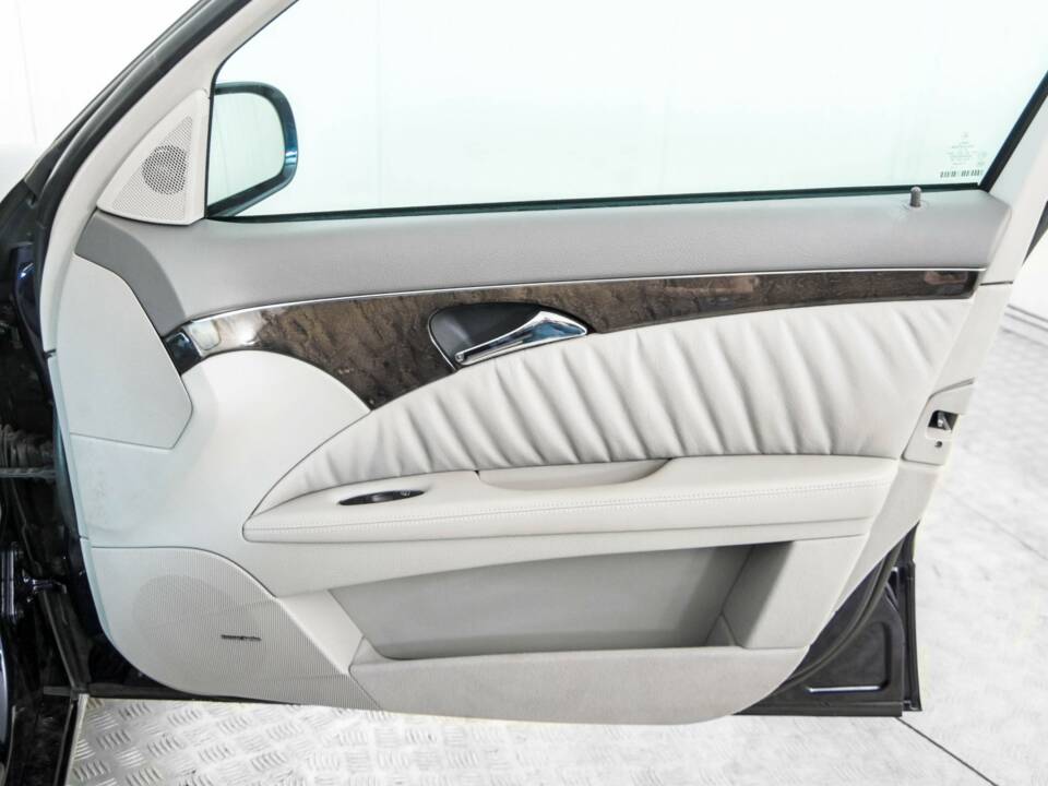 Bild 34/50 von Mercedes-Benz E 320 T 4MATIC (2004)