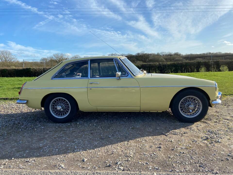 Image 3/20 of MG MGB GT (1967)