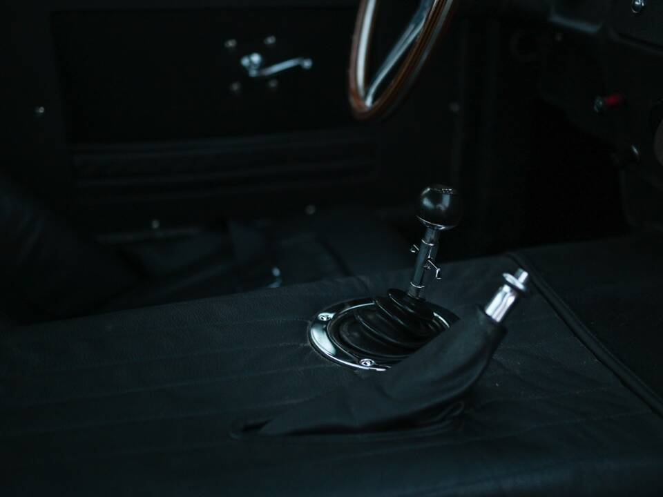 Bild 34/42 von TVR Griffith 200 (1965)