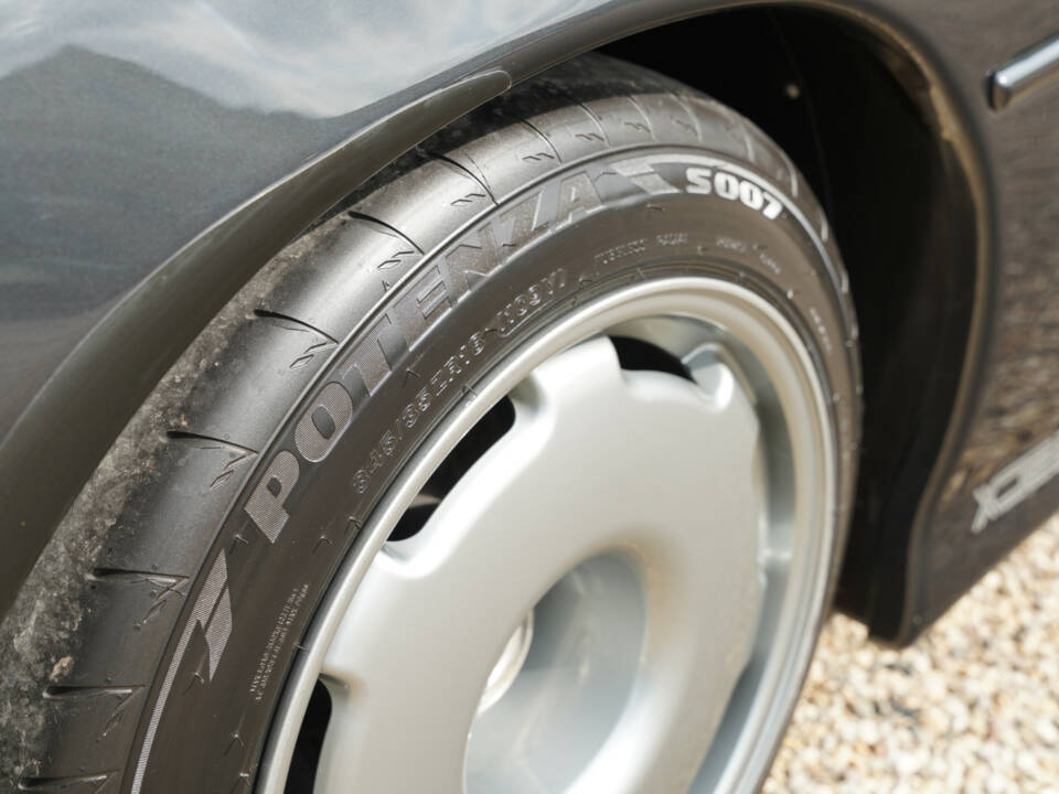 Image 12/50 of Jaguar XJ 220 (1993)