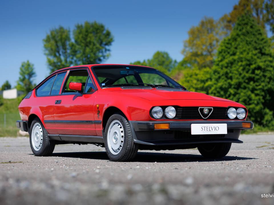 Imagen 6/36 de Alfa Romeo GTV 6 2.5 (1986)