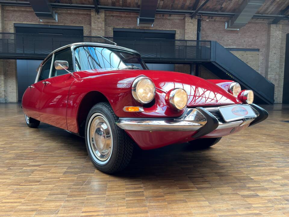 Image 8/37 of Citroën ID 19 (1967)