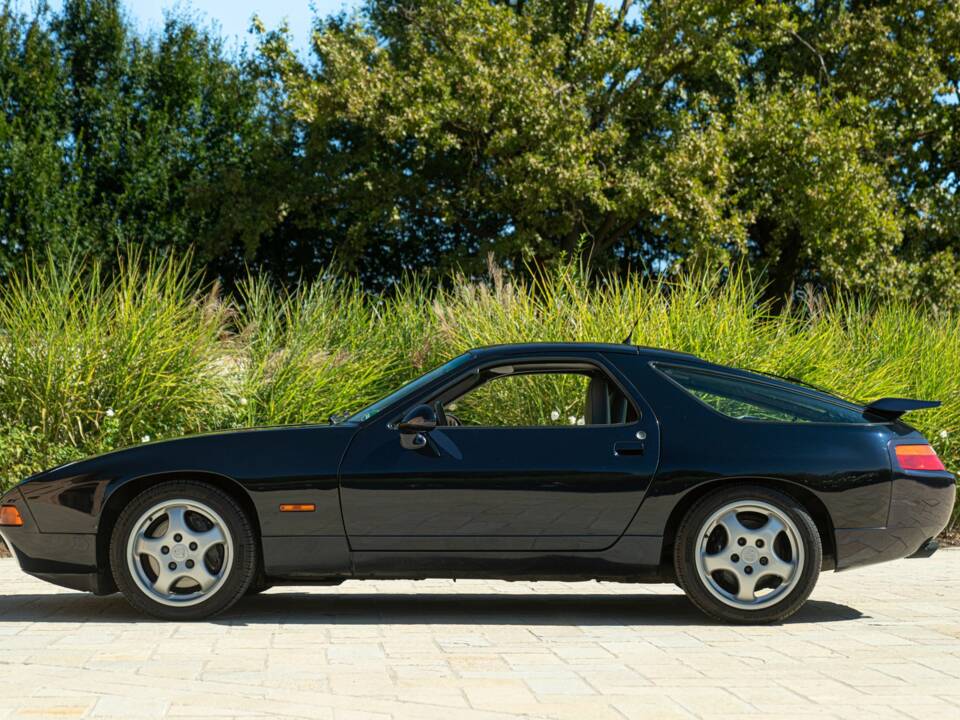 Image 7/50 of Porsche 928 GTS (1992)