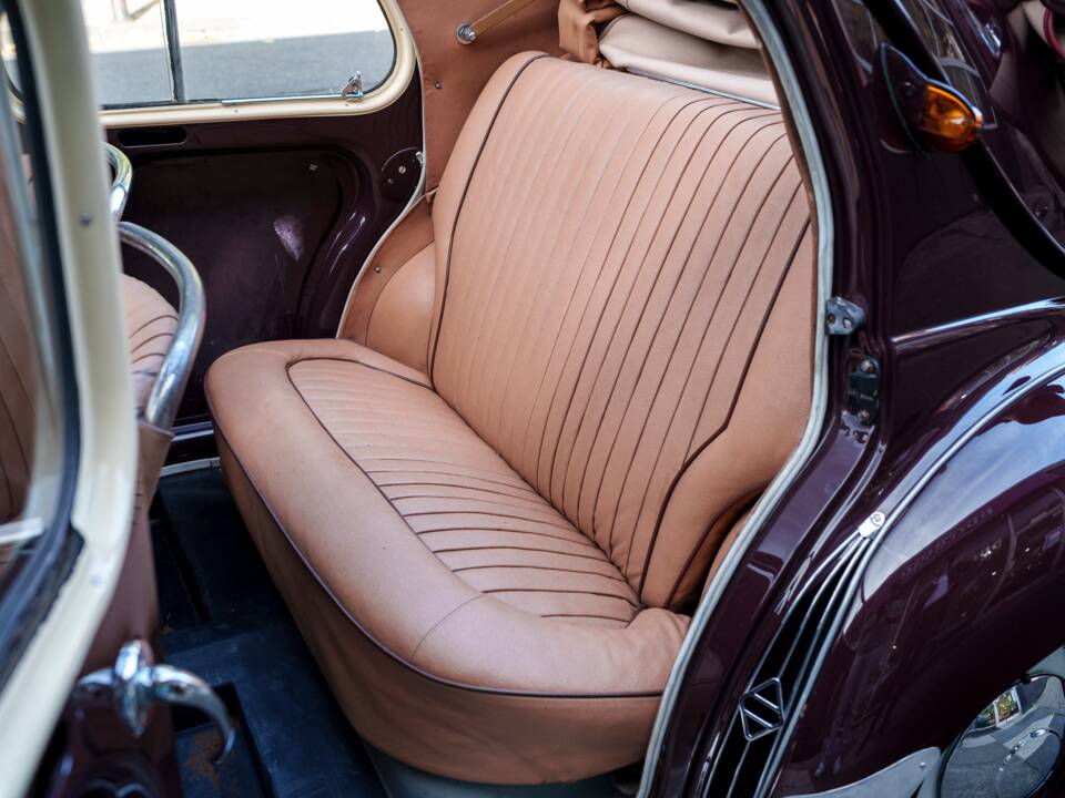 Immagine 30/33 di Renault 4 CV Décapotable (1951)
