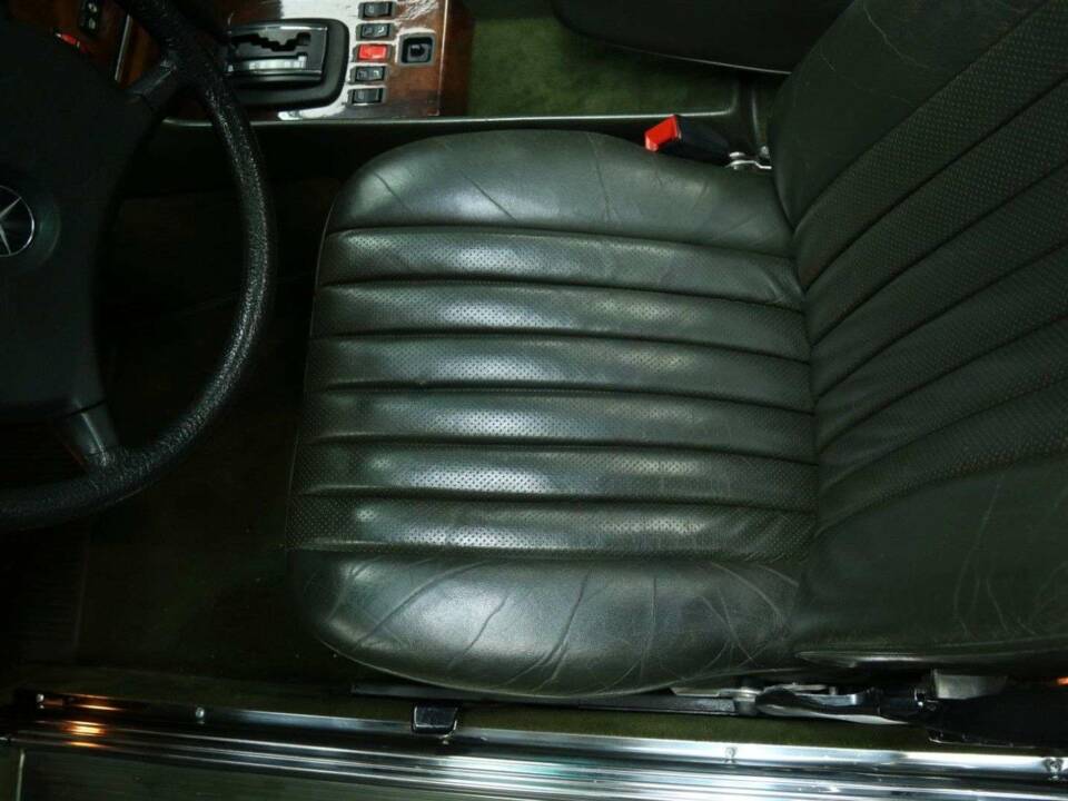 Imagen 12/50 de Mercedes-Benz 380 SL (1984)