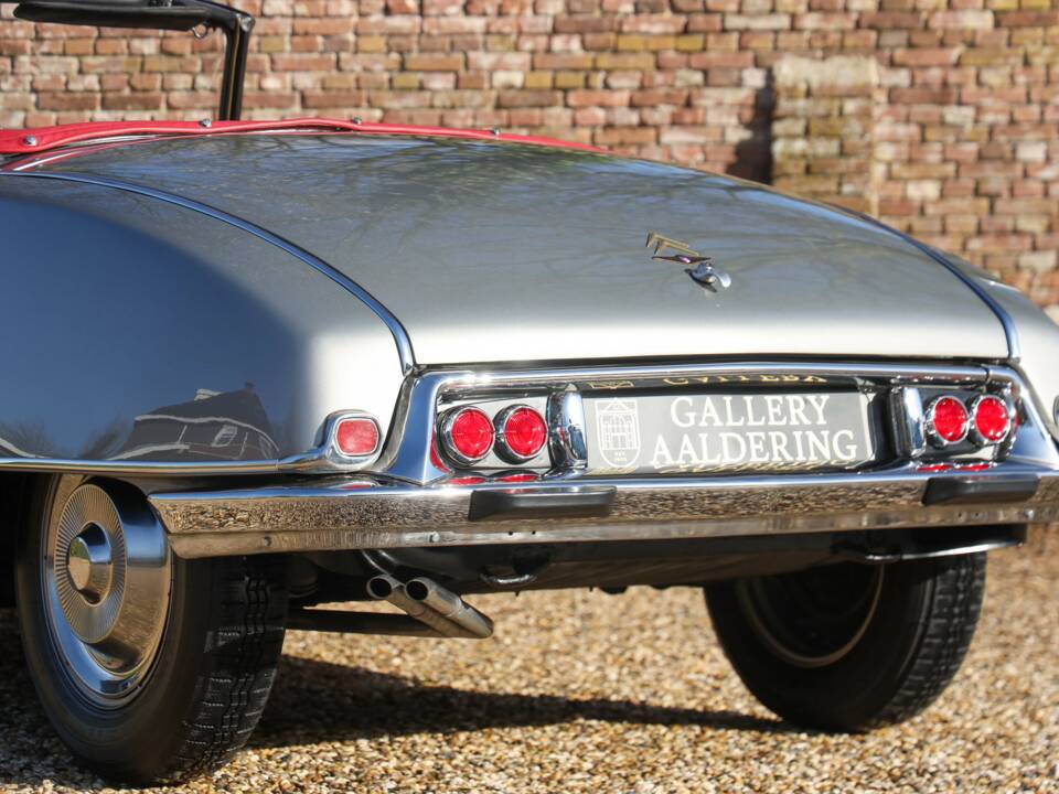 Image 31/50 of Citroën DS 21 Chapron (1963)