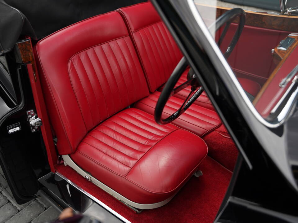 Image 13/50 of Jaguar XK 140 DHC (1956)