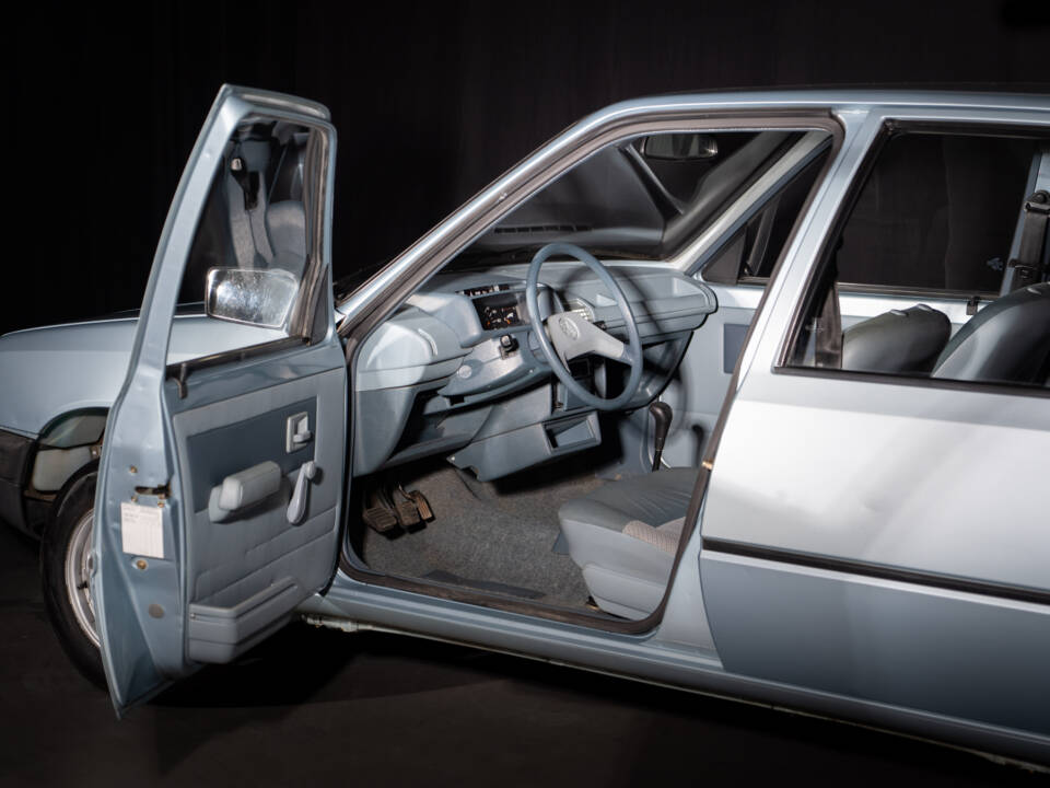 Immagine 5/33 di Peugeot 205 (1984)