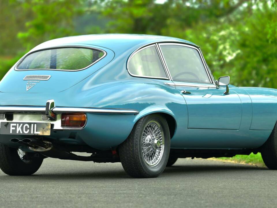 Image 15/50 de Jaguar E-Type V12 (2+2) (1972)