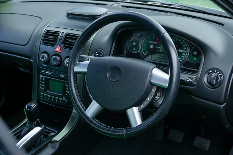 Image 15/45 of Holden LSV R300 (2002)