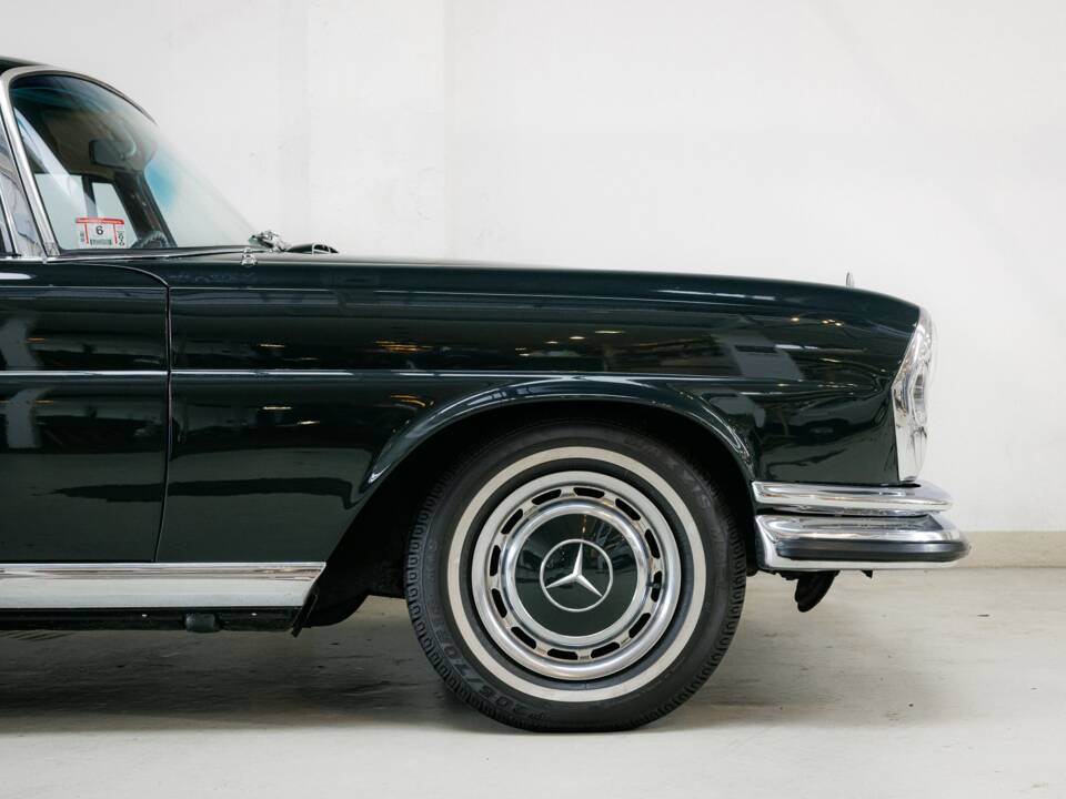 Image 22/32 of Mercedes-Benz 280 SE 3,5 (1971)