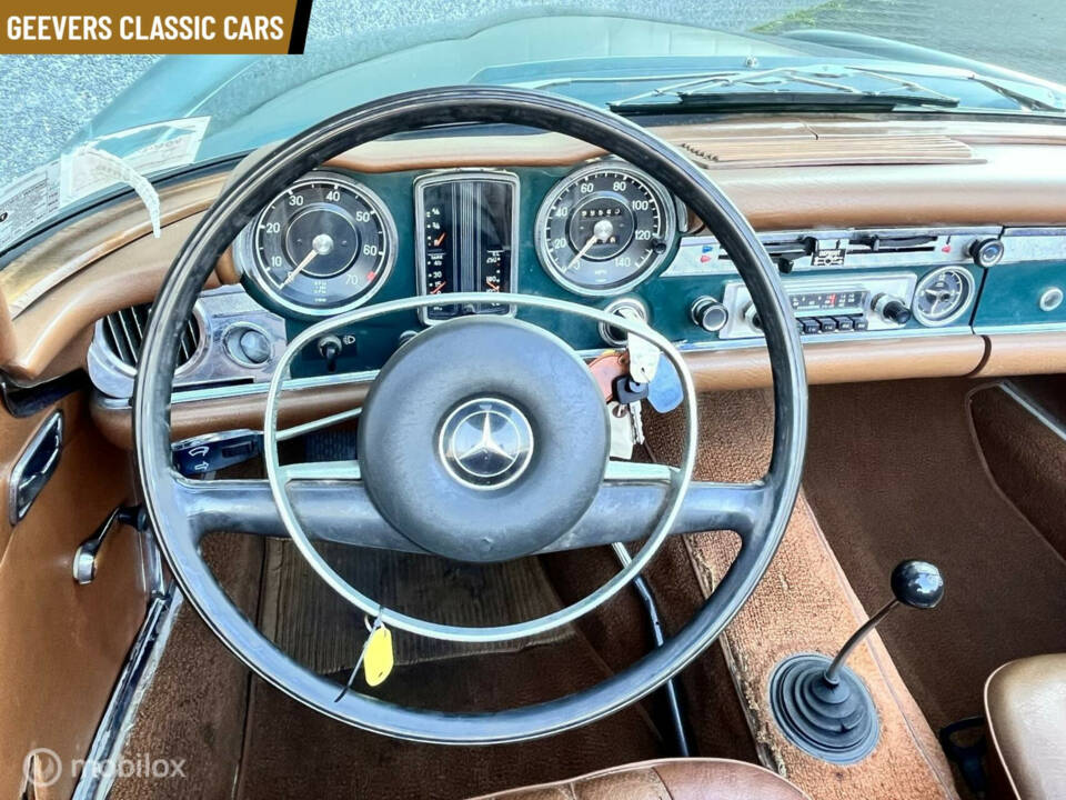 Image 37/44 of Mercedes-Benz 280 SL (1970)