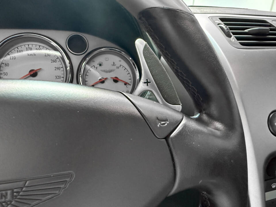 Image 36/43 of Aston Martin V12 Vanquish (2003)