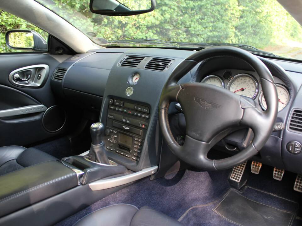 Bild 8/17 von Aston Martin V12 Vanquish (2002)