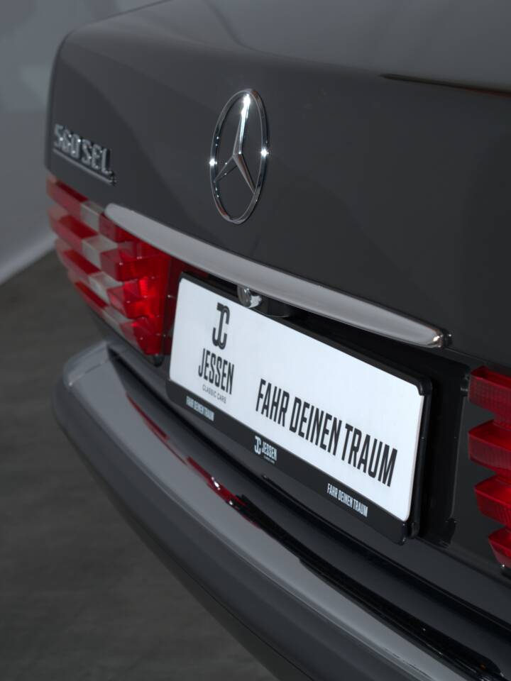 Image 26/52 of Mercedes-Benz 560 SEL (1988)
