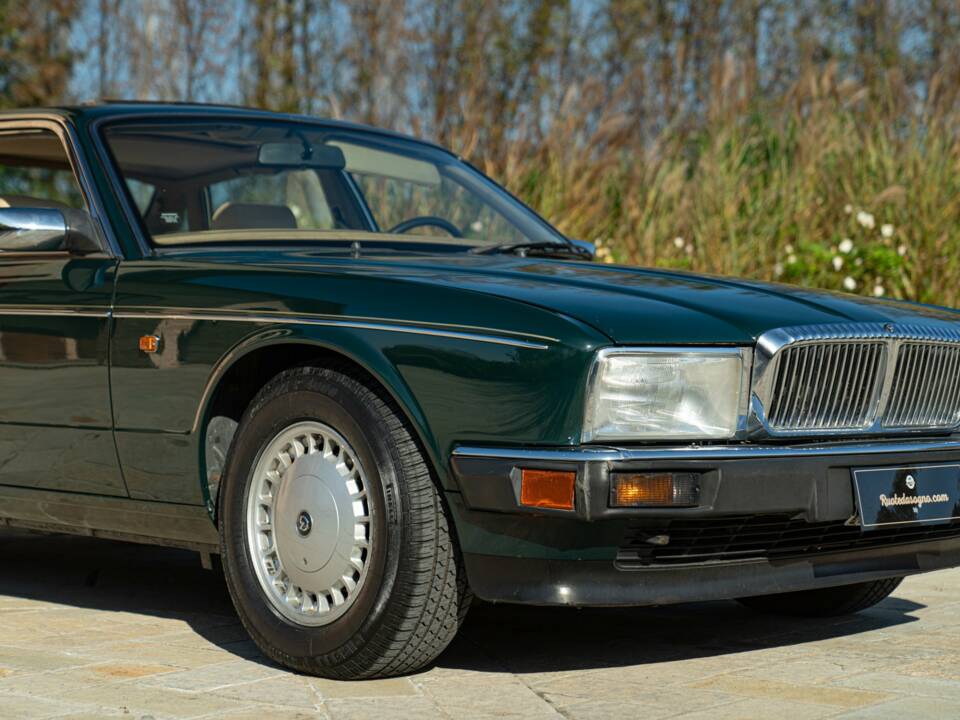 Image 18/50 de Daimler XJ 6 4.0 (1991)