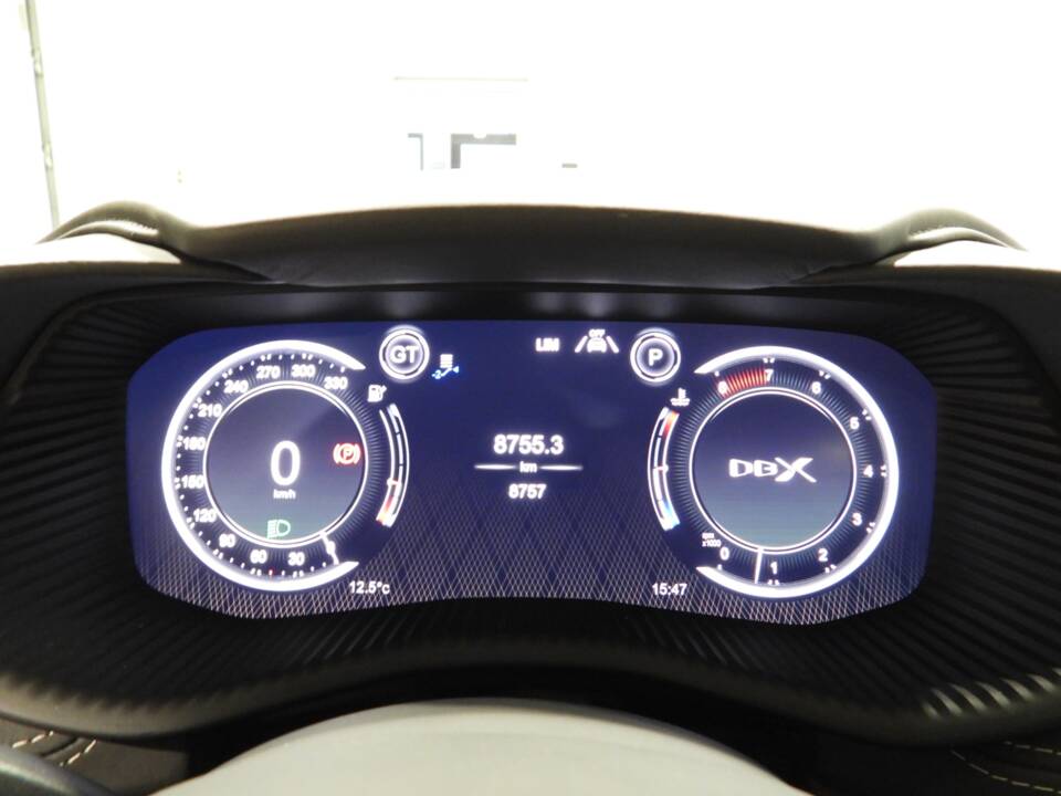 Image 7/15 of Aston Martin DBX707 (2022)