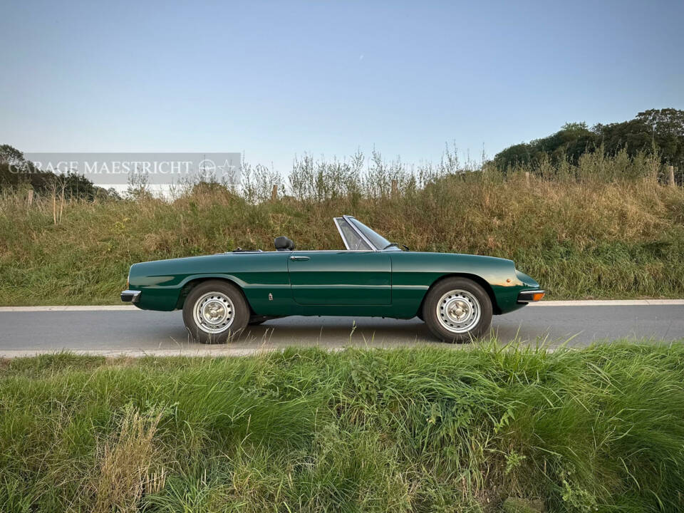 Image 10/60 de Alfa Romeo Spider 1300 (1976)