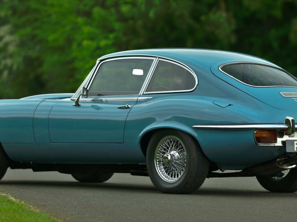 Image 10/50 de Jaguar E-Type V12 (2+2) (1972)