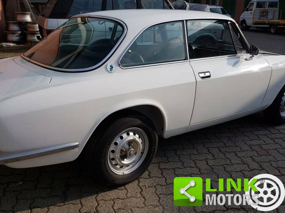 Imagen 5/10 de Alfa Romeo 2000 GT Veloce (1972)