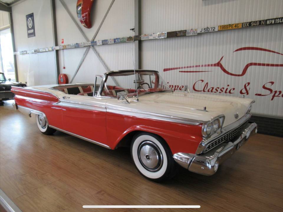 Afbeelding 28/31 van Ford Fairlane Skyliner (1959)