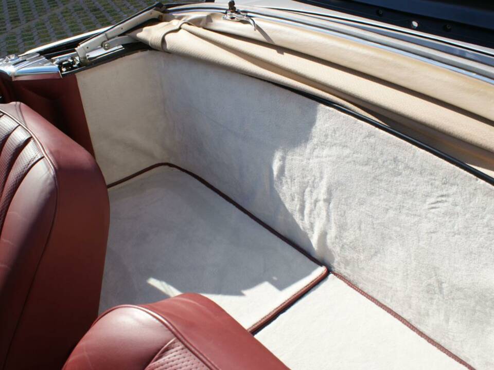 Image 20/50 of Mercedes-Benz 230 SL (1967)