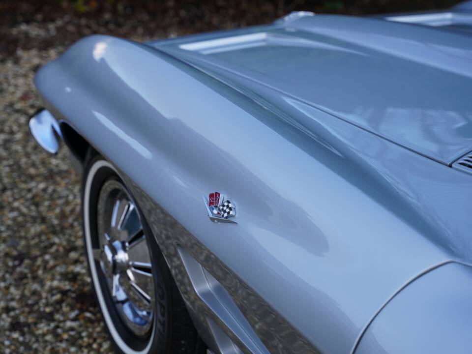 Immagine 15/50 di Chevrolet Corvette Sting Ray Convertible (1964)
