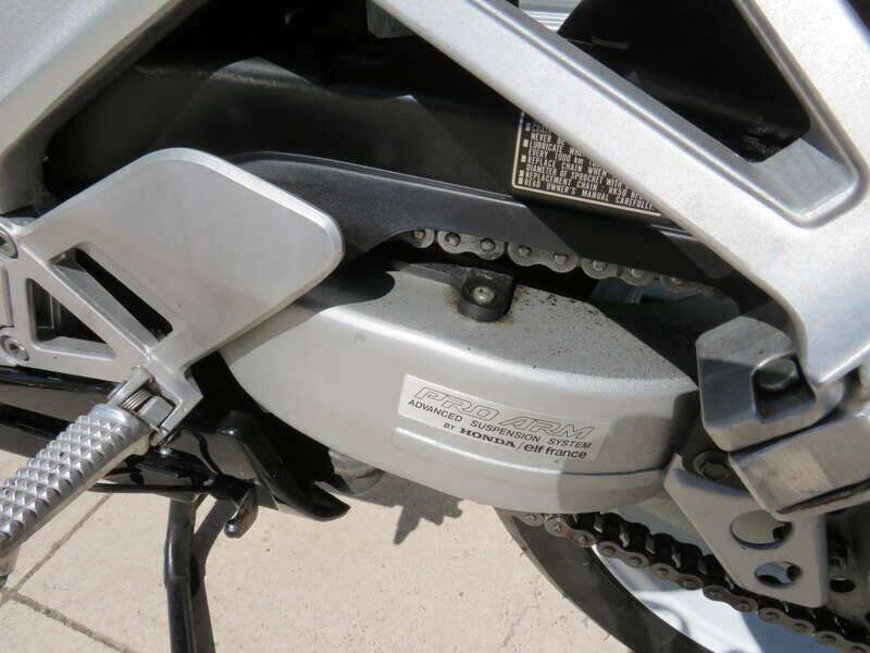 Image 21/44 de Honda VFR 750F (1991)