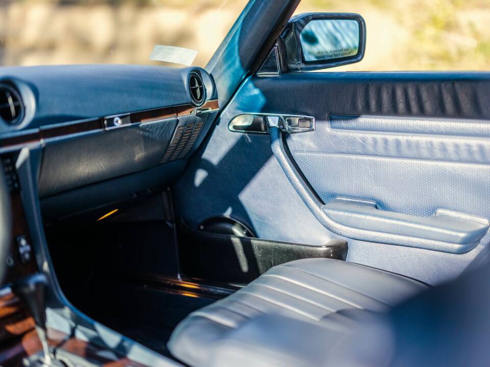 Image 22/50 of Mercedes-Benz 560 SL (1988)