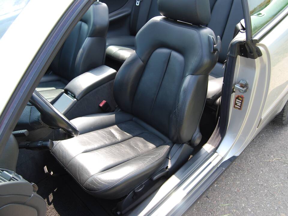 Image 37/46 of Mercedes-Benz CLK 200 (1999)