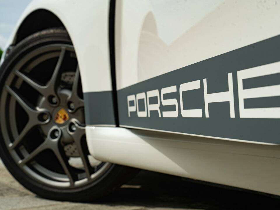 Image 17/50 of Porsche 911 Carrera (2009)