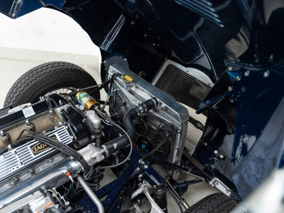 Image 34/36 of Jaguar E-Type (1969)