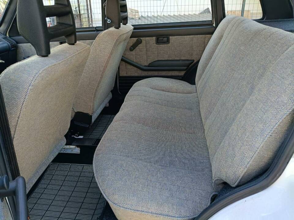 Image 46/48 of FIAT Uno 60 (1988)
