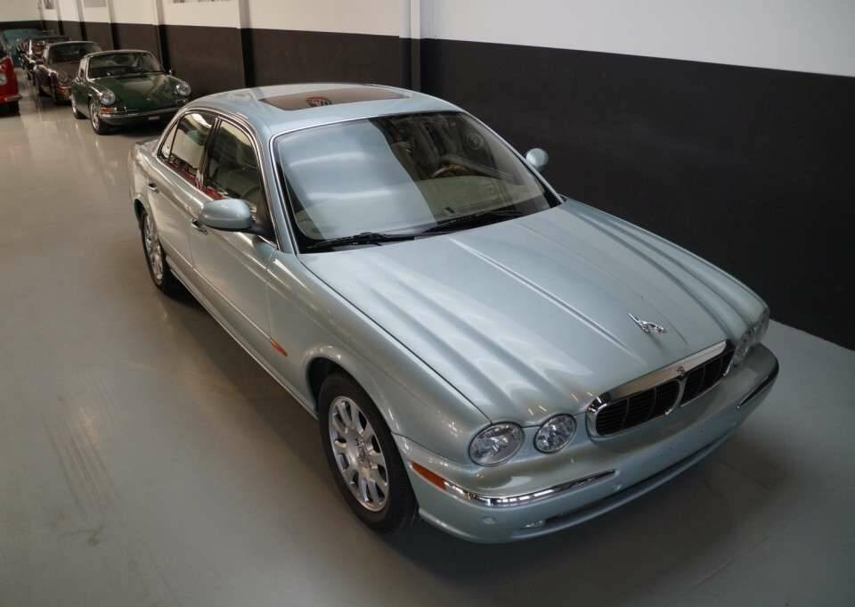 Image 25/50 of Jaguar XJ 8 4.2 (2004)