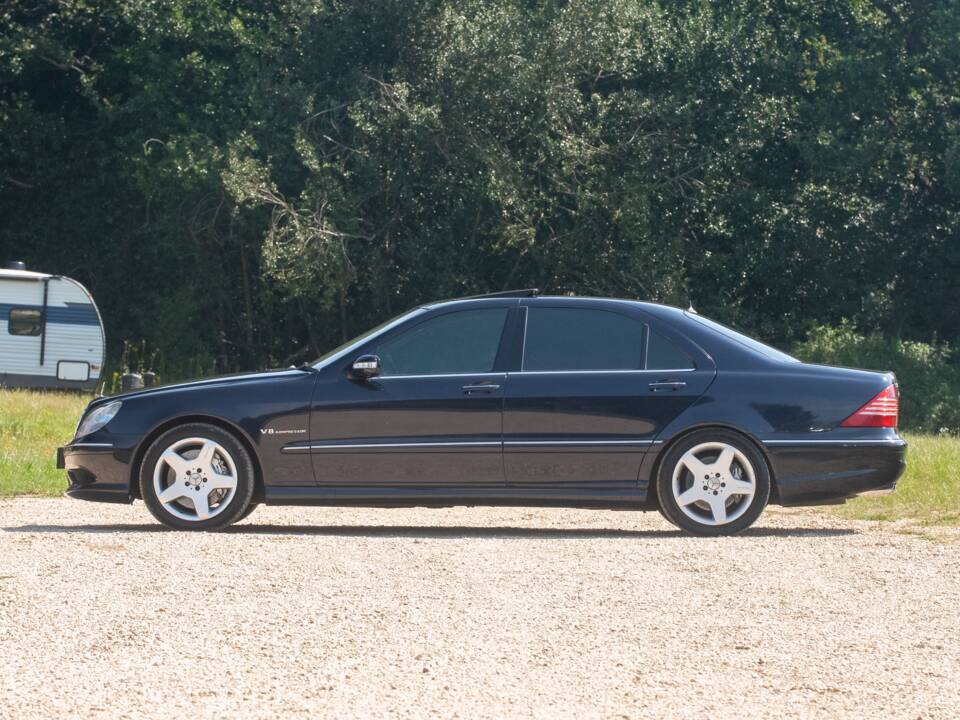 Immagine 8/50 di Mercedes-Benz S 55 AMG (2002)
