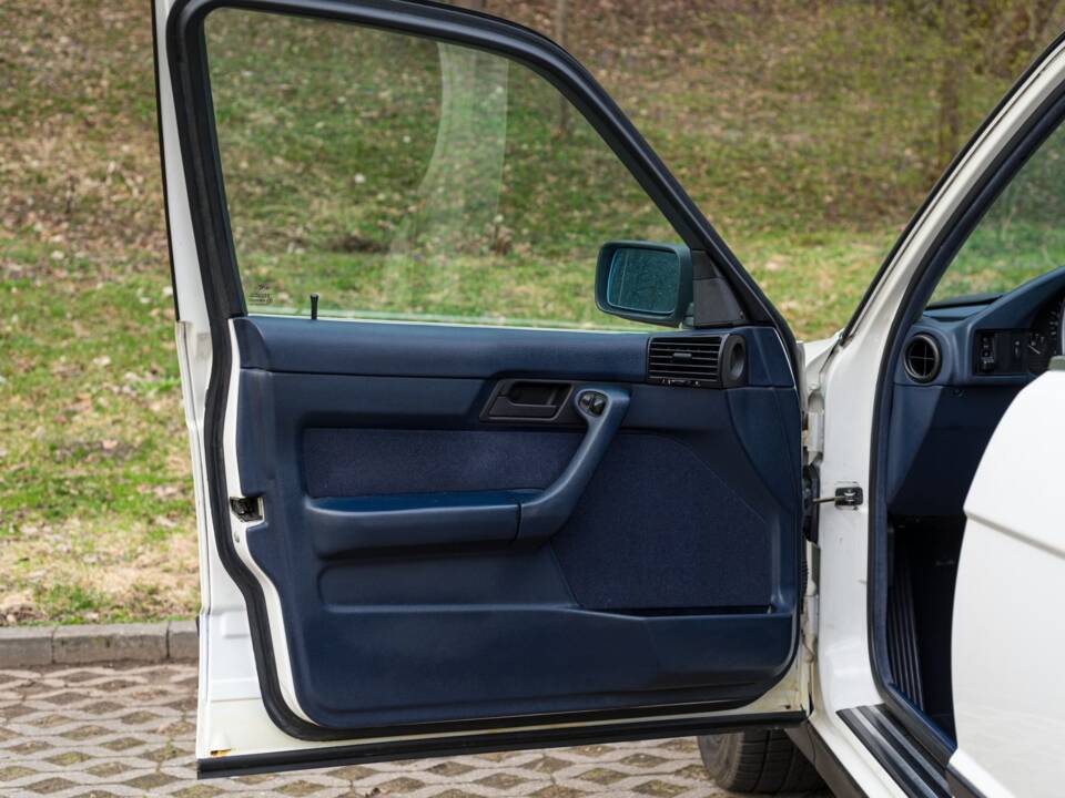 Image 24/55 of BMW 525ix (1993)