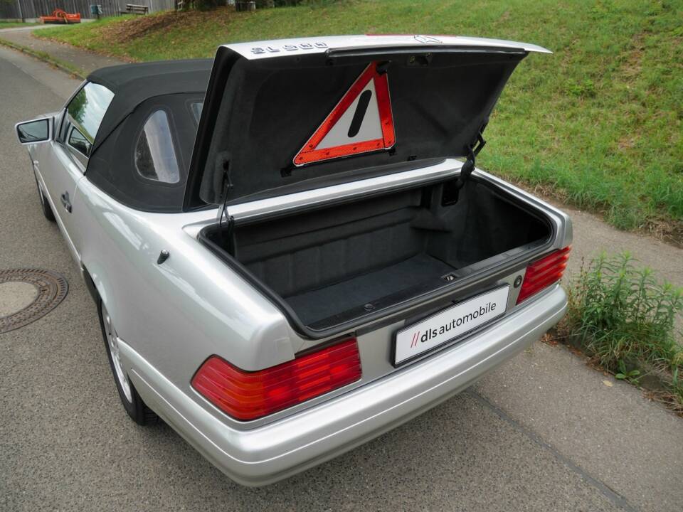 Image 21/50 of Mercedes-Benz SL 500 (1900)