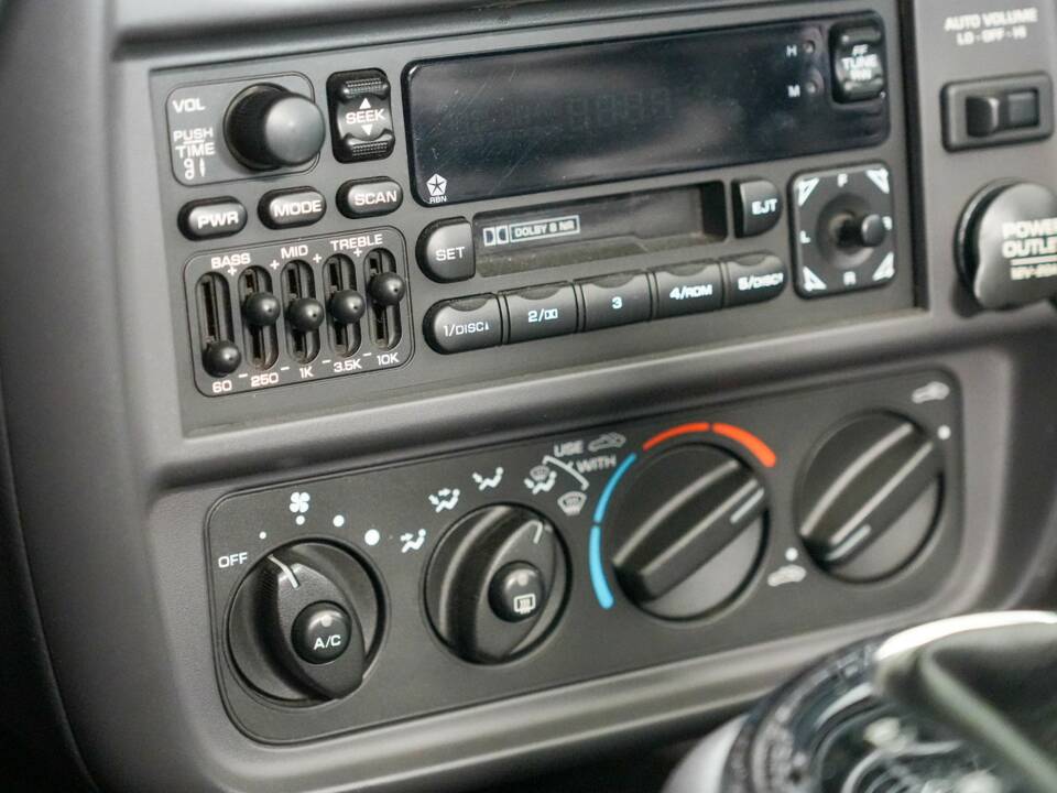 Image 35/47 of Plymouth Prowler (2000)