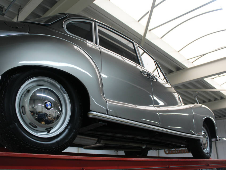 Immagine 47/50 di BMW 501 V8 (1965)