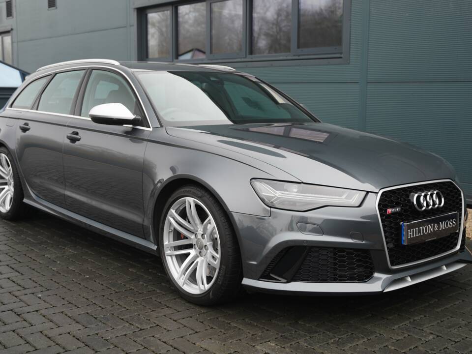 Immagine 32/50 di Audi RS6 Avant (2015)