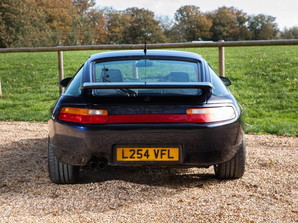 Image 24/43 of Porsche 928 GTS (1994)
