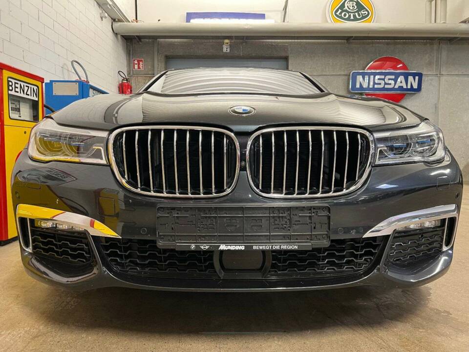 Image 3/18 of BMW 750i (2018)