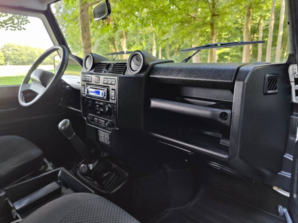 Image 8/17 of Land Rover Defender 90 TD4 (2008)
